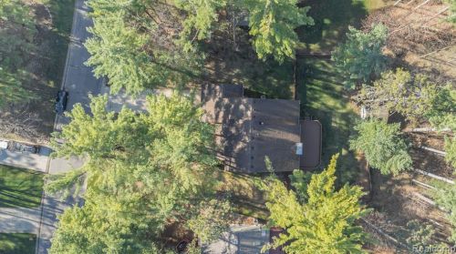 4082 Pinestead Dr, Walled Lake MI 48390-1344 exterior