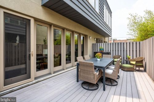 1433 Bainbridge St, Philadelphia PA 19146-2121 exterior