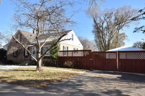 4968 90th St, Milwaukee, WI 53225-4123