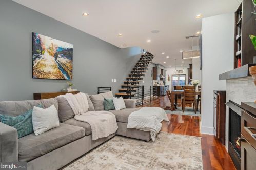 2225 Christian St, Philadelphia PA 19147-3710 exterior