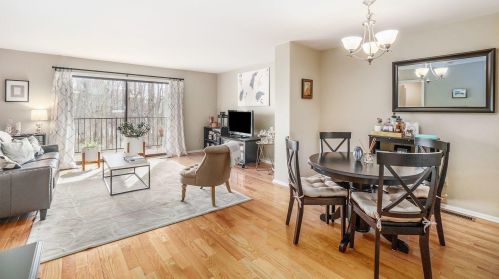 3849 Greenleaf Cir, Kalamazoo, MI 49008-2509