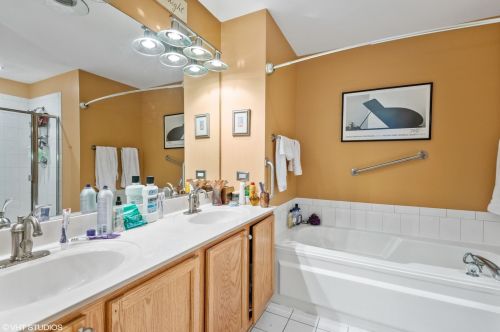 603 Genesee Dr, Naperville IL 60563-3904 exterior