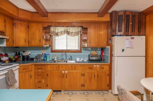 20 St, Taunton MA 02780-4392 exterior