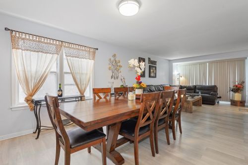 5616 Kolin Ave, Chicago IL 60629-4838 exterior