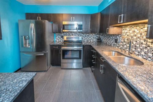 3838 Oakland Ave, Milwaukee WI  53211-2258 exterior