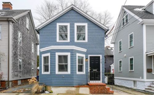 45 2nd St, Middletown, RI 02840-1944