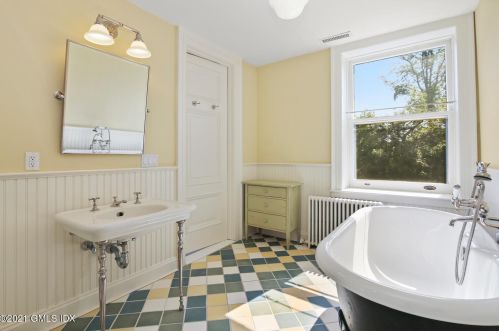 1 North St, Greenwich CT 06831-2701 exterior