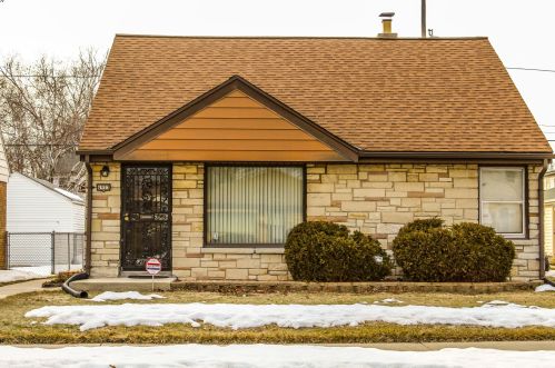 4953 65th St, Milwaukee, WI 53220-4501