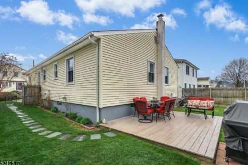 33 Harrison St, Clark NJ  07066-3213 exterior