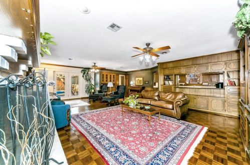 1909 Grn Oaks Dr, Irving TX 75061-2138 exterior