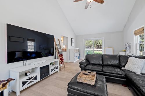 5 Spillway Ln, Concord NH 03301-8303 exterior