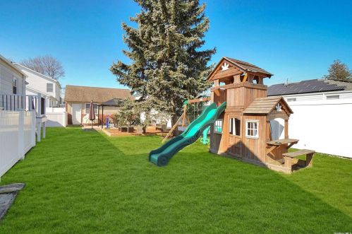 1526 10 St, Babylon NY 11704-3836 exterior