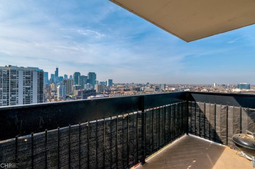 1460 Sandburg Ter, Chicago IL  60610-7688 exterior