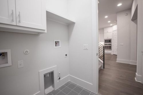 2011 Belford Dr, Austin TX 78757-8207 exterior