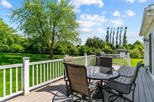 65 Carriage Trl, Middletown RI 02842-7251 exterior