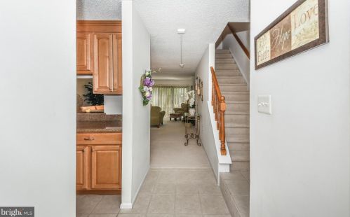 12 Arthur Pl, Trenton, NJ 08648-4334