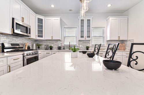 1325 Pryor Ave, Milwaukee WI  53207-1869 exterior