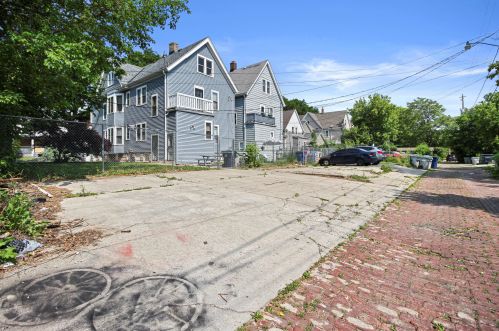 2208 42nd St, Milwaukee WI  53208-1308 exterior