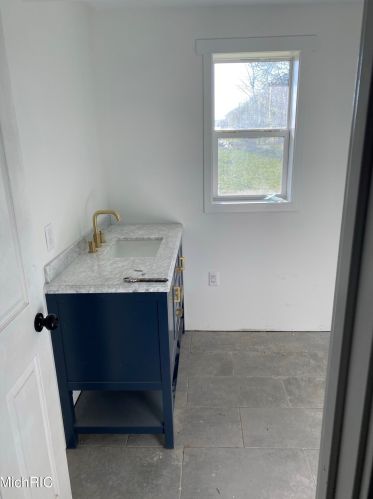 8118 Kephart Ln, Berrien Springs MI 49103-9572 exterior