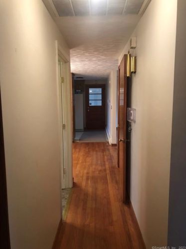 20 Elan St, Enfield CT 06082-5504 exterior