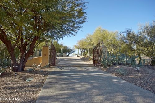 4801 La Lomita, Tucson, AZ 85718-6028