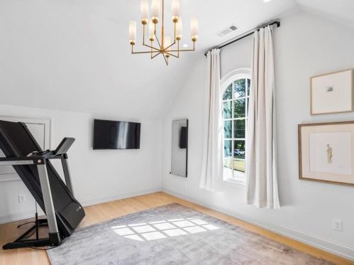 2312 Montview Dr, Atlanta GA 30305-4071 exterior