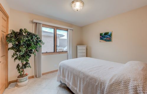 7341 Ainslie St, Chicago IL 60706-3516 exterior