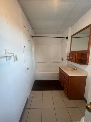 332 Center St, Meriden CT 06450-3204 exterior