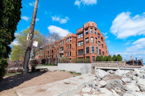 1200 Sherwin Ave, Chicago IL 60626-2218 exterior