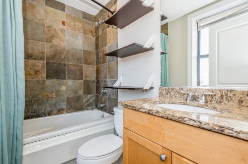 7635 Greenview Ave, Chicago IL  60626-1285 exterior