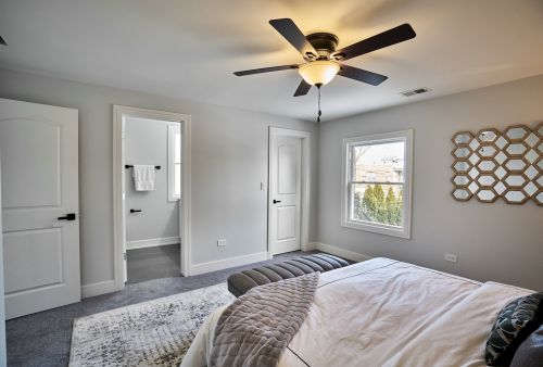 4452 Leland Ave, Chicago IL  60630-4043 exterior