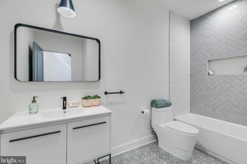 1009 Greenwich St, Philadelphia PA 19147-6409 exterior