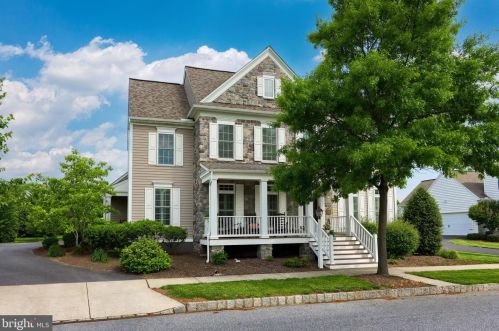 1404 Banner Dr, Lancaster, PA 17601-4580