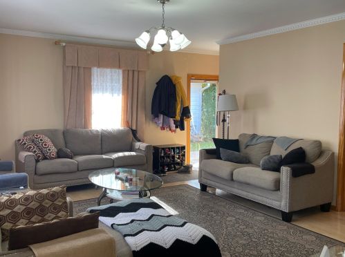 5574 34th St, Milwaukee, WI 53209-4753