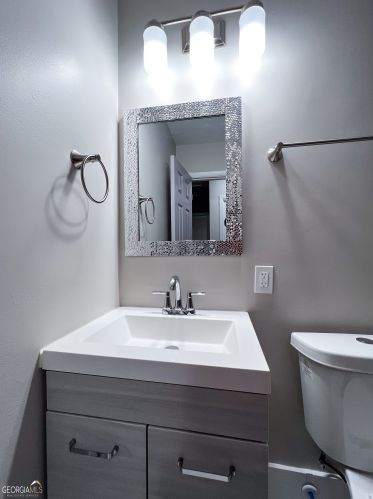 3949 Adamsville Dr, Atlanta GA  30331-3823 exterior