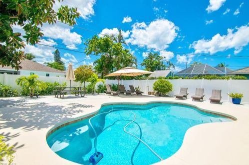 760 100 Ave, Naples FL 34108-2240 exterior