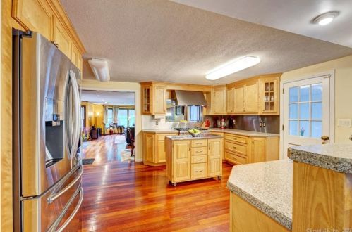 108 Hickory Hl Rd, New Britain CT 06052-1009 exterior