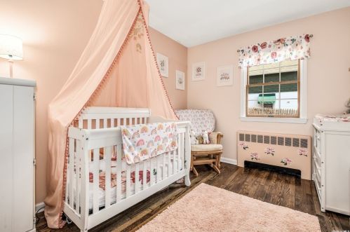 11 St, Huntington Station NY 11746-1332 exterior