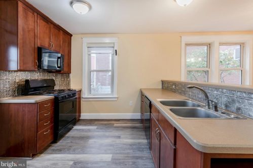 935 Maple Ave, Lancaster PA 17602-2317 exterior