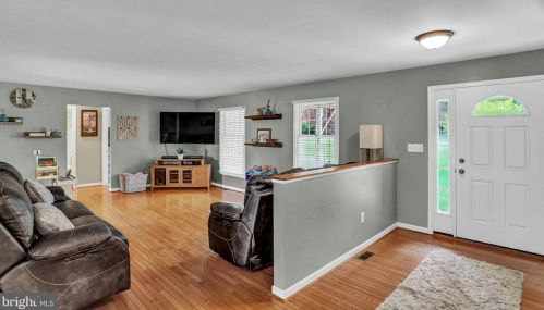 286 Bollinger Rd, Littlestown PA 17340-9121 exterior