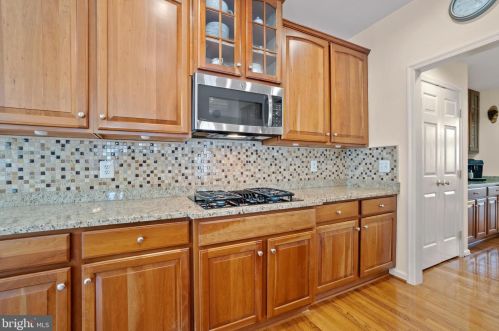 6802 Morning Brk Ter, Alexandria VA 22315-6117 exterior