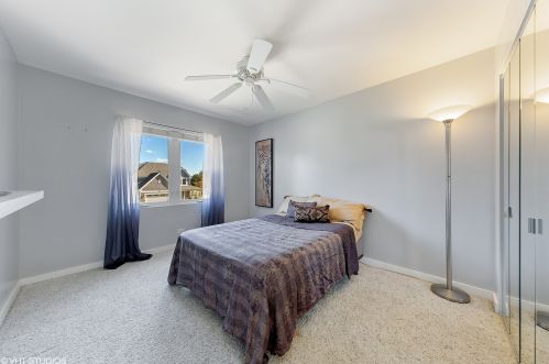 692 Indiana St, Elmhurst IL 60126-1345 exterior