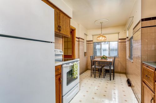 2186 Chesterland Ave, Cleveland OH 44107-6145 exterior