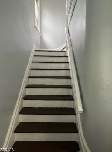 32 Vreeland Ave, Paterson NJ  07504-2429 exterior