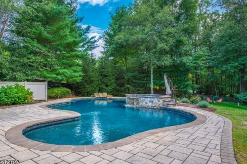 6 Cornell Dr, Dover NJ 07869-3537 exterior