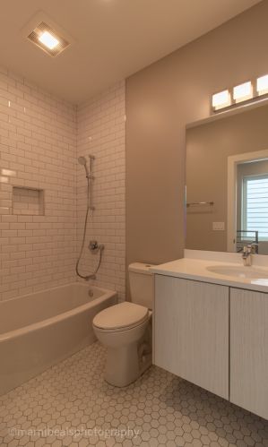 4457 Calumet Ave, Chicago IL 60653-3306 exterior