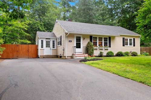 64 Baker St, Walpole, MA 02081-4123