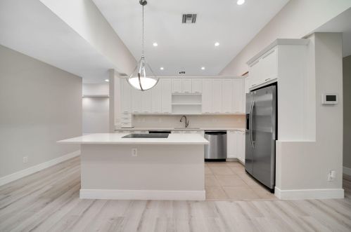 3997 5 Ave, Boca Raton FL 33432-6073 exterior