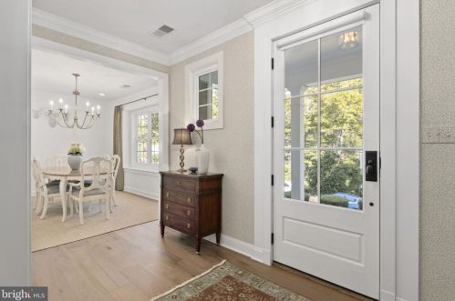 3877 30 St, Arlington VA 22207-5303 exterior