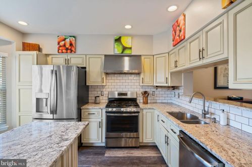 6005 Kestner Cir, Alexandria VA  22315-4834 exterior